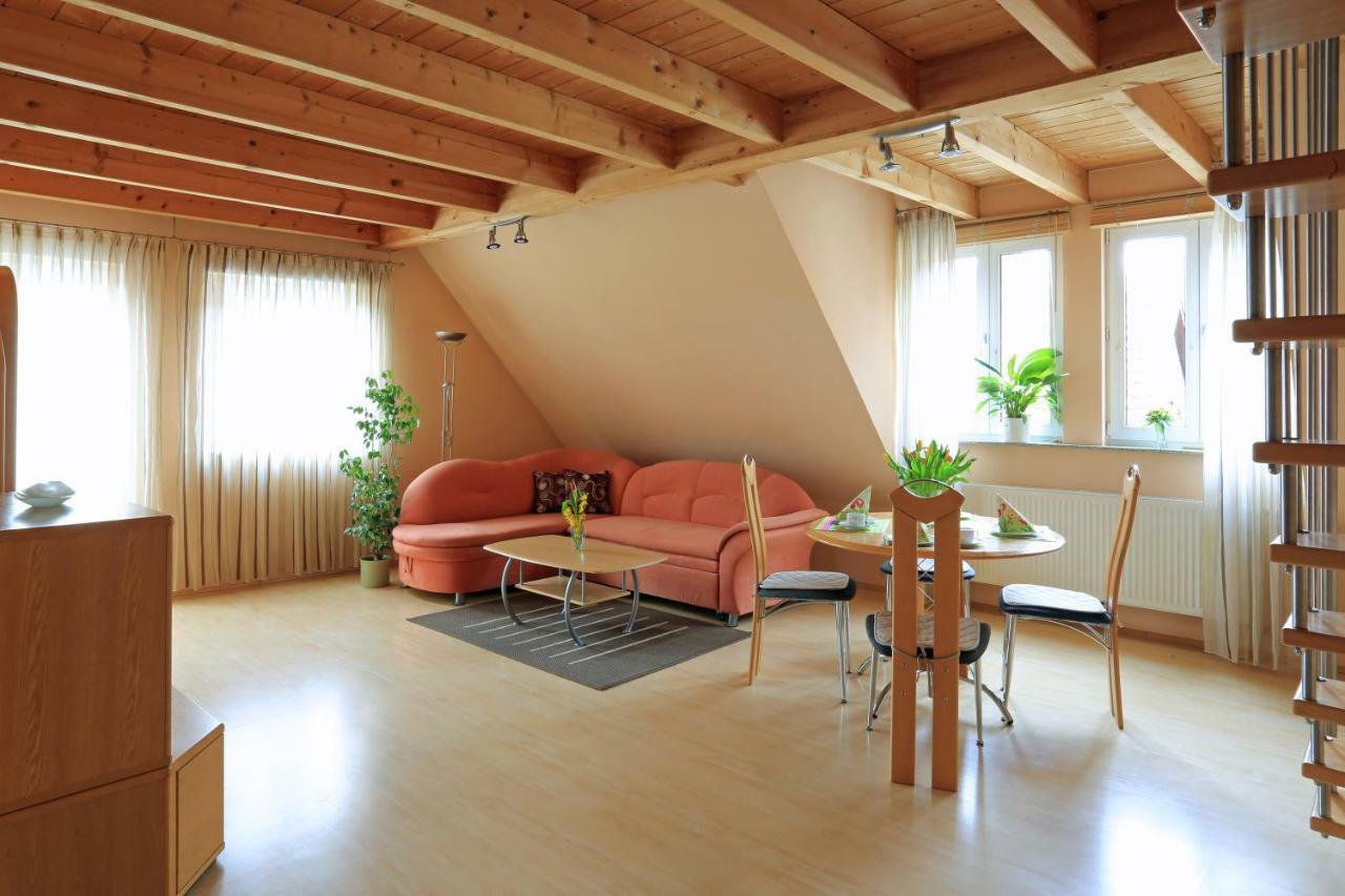 Weinstube Schwalbennest Hotel คาร์ลชตัดท์ ภายนอก รูปภาพ