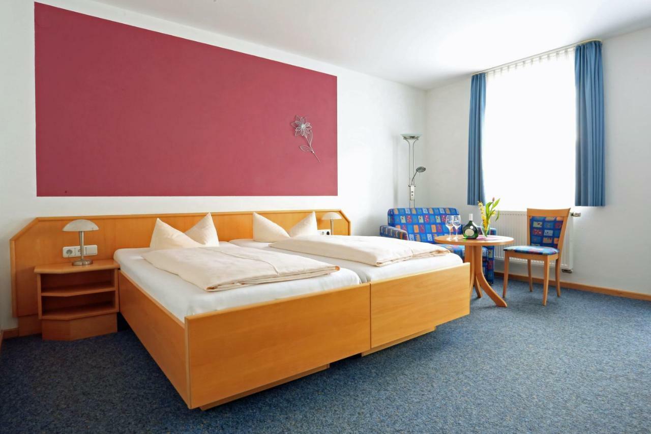 Weinstube Schwalbennest Hotel คาร์ลชตัดท์ ภายนอก รูปภาพ