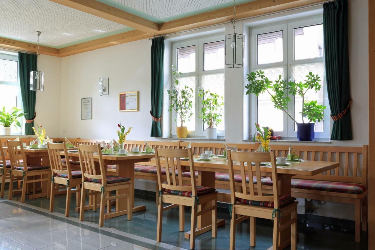 Weinstube Schwalbennest Hotel คาร์ลชตัดท์ ภายนอก รูปภาพ