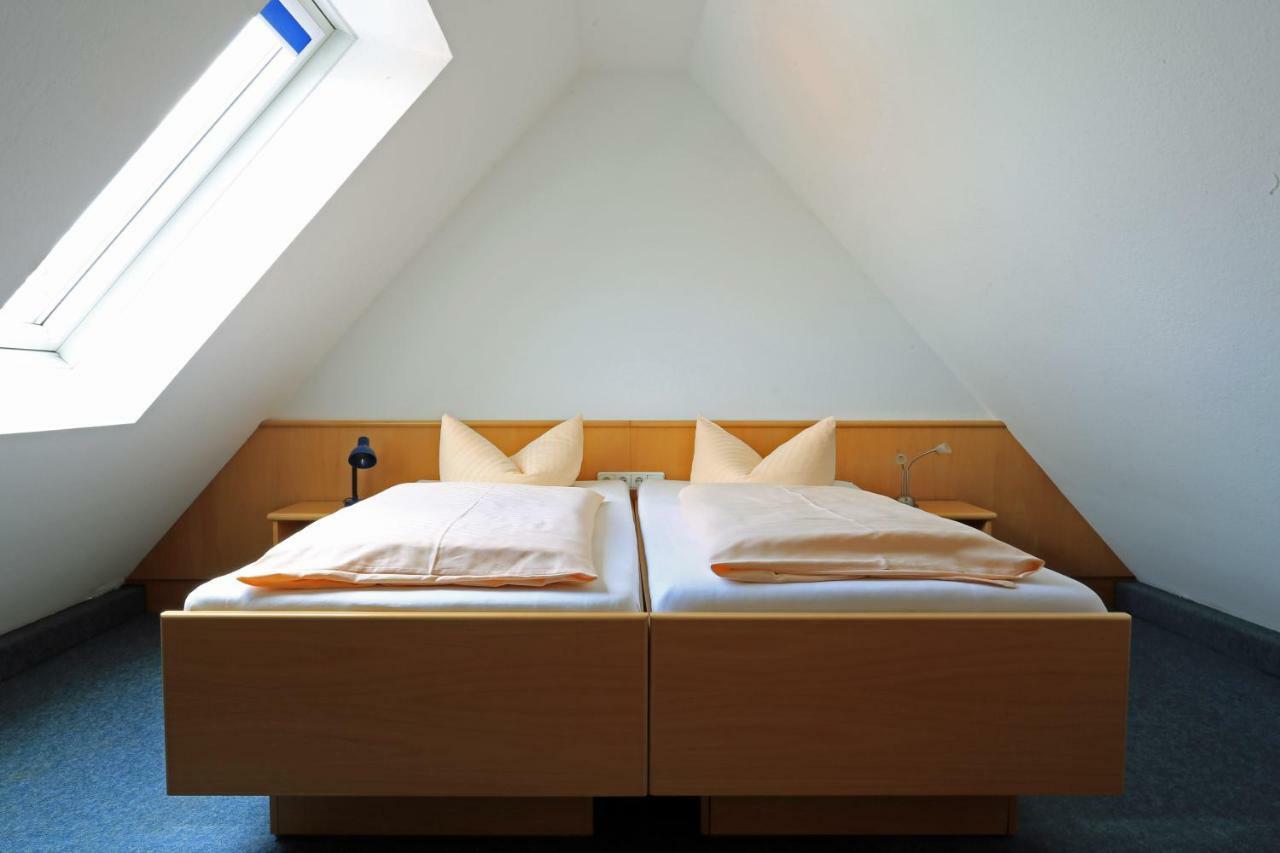 Weinstube Schwalbennest Hotel คาร์ลชตัดท์ ภายนอก รูปภาพ