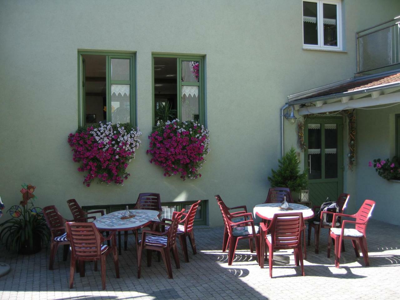 Weinstube Schwalbennest Hotel คาร์ลชตัดท์ ภายนอก รูปภาพ