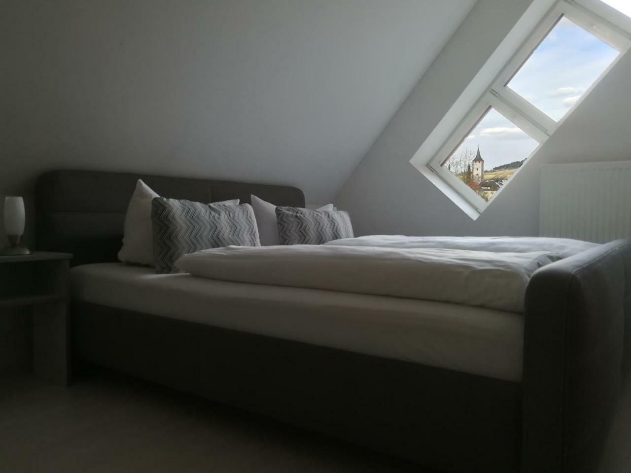 Weinstube Schwalbennest Hotel คาร์ลชตัดท์ ภายนอก รูปภาพ