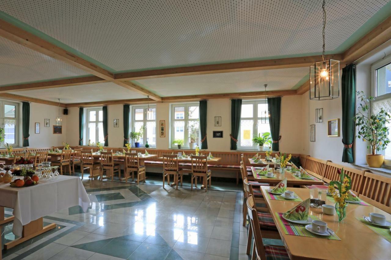 Weinstube Schwalbennest Hotel คาร์ลชตัดท์ ภายนอก รูปภาพ