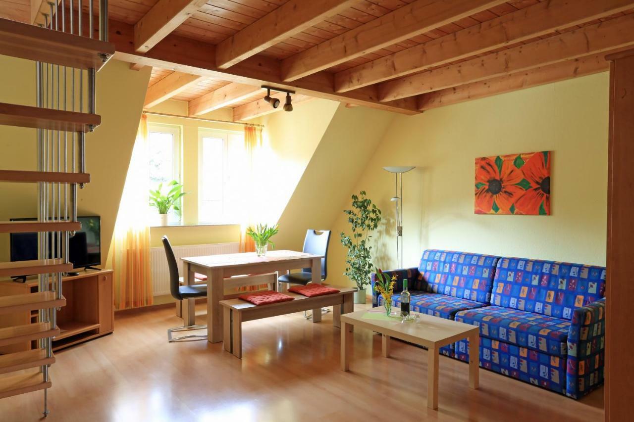 Weinstube Schwalbennest Hotel คาร์ลชตัดท์ ภายนอก รูปภาพ