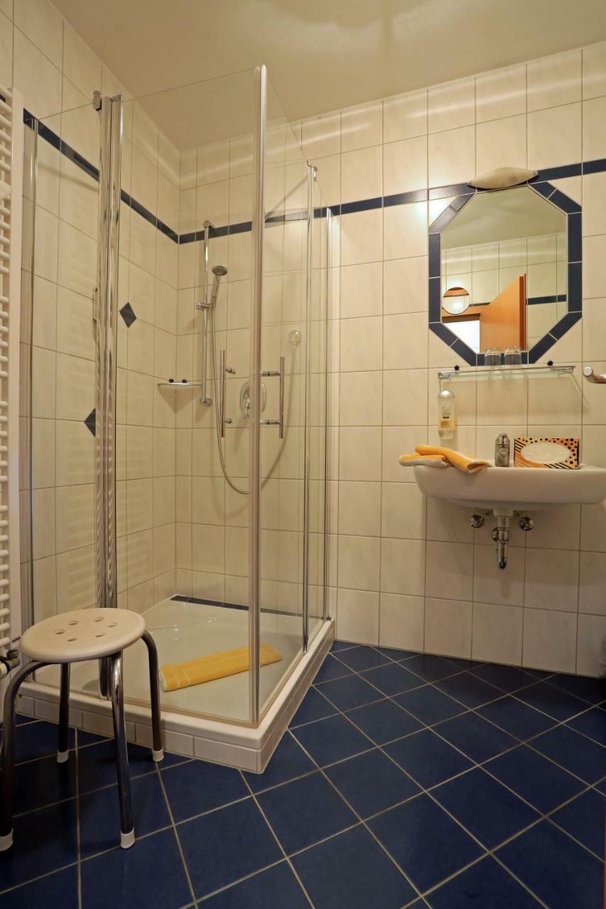 Weinstube Schwalbennest Hotel คาร์ลชตัดท์ ภายนอก รูปภาพ