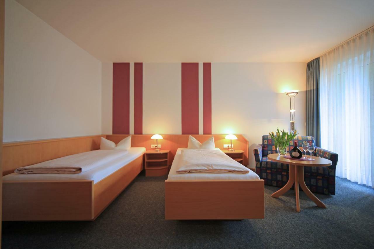 Weinstube Schwalbennest Hotel คาร์ลชตัดท์ ภายนอก รูปภาพ