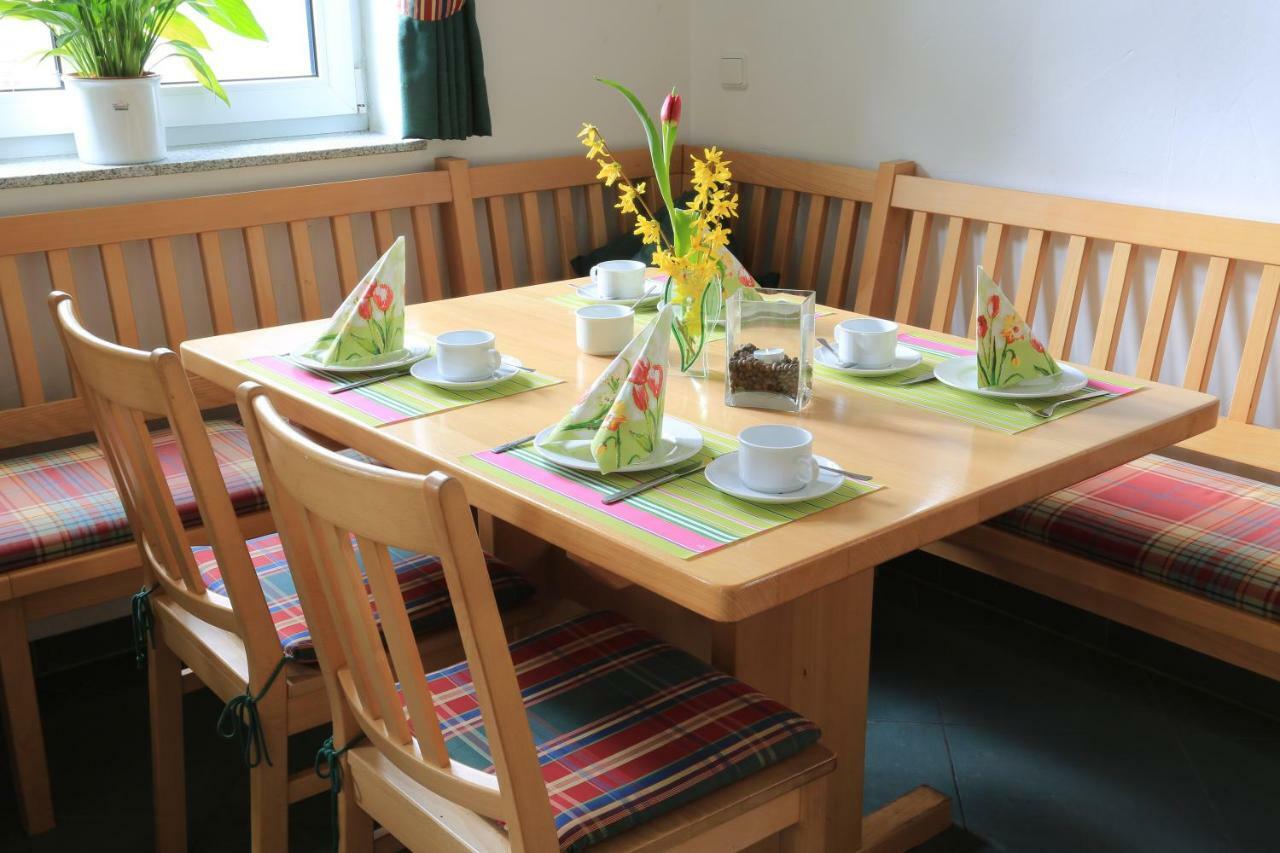 Weinstube Schwalbennest Hotel คาร์ลชตัดท์ ภายนอก รูปภาพ