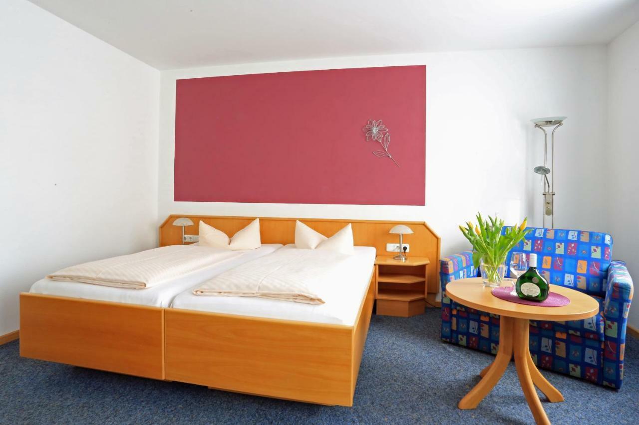 Weinstube Schwalbennest Hotel คาร์ลชตัดท์ ภายนอก รูปภาพ